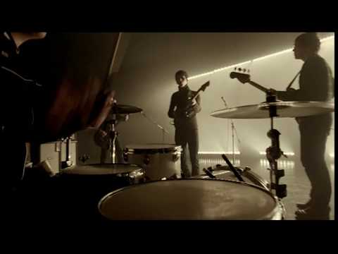 Arctic Monkeys - Brianstorm (Official Video)