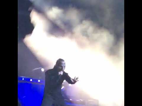 COREY TAYLOR KICKED SOMEONE OUT AT SLIPKNOT SHOW IN TORONTO 07/19/2016