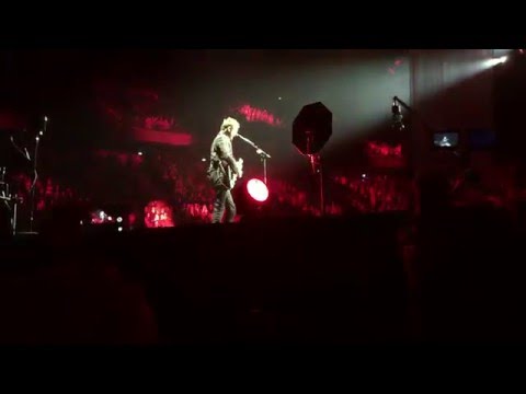 Muse - Time is Running Out + Speech (Live @ Bercy, Paris - 26 février 2016)