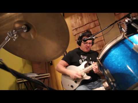 Rush - Tom Sawyer Guitar, Drums, Vocals SIMULTANEOUSLY!