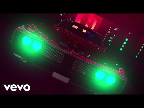 Guns N&#039; Roses - Move To The City (Lyric Video)