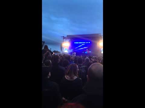 8 Year old kid gets on stage with Dave Grohl - Foo Fighters