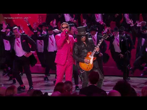 Ryan Gosling sings &#039;I&#039;m Just Ken&#039; at the 96th Oscars with Slash