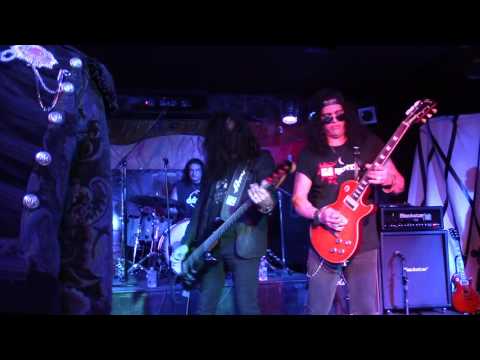 Slash Plays Benefit for and with Willie Basse