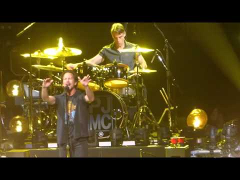 &quot;Alive&quot; Pearl Jam@Wells Fargo Center Philadelphia 4/29/16