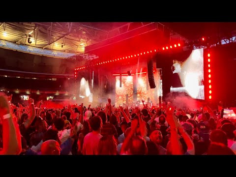 Blur - Song 2 Live at Wembley Stadium