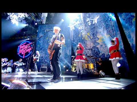 Muse - Uprising (Live on TOTP Christmas Special 2009)