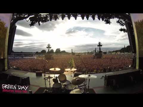 Green Day Crowd Singing Bohemian Rhapsody [Live in Hyde Park 2017]