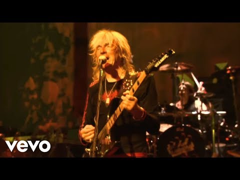 Judas Priest - Living After Midnight (from Epitaph)
