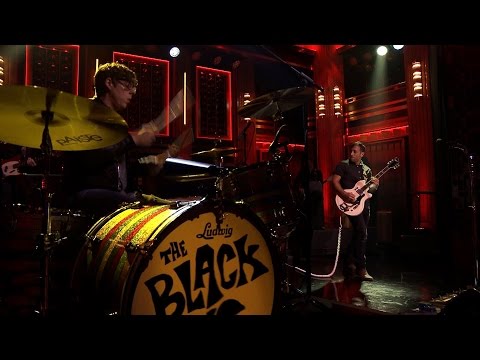 The Black Keys - &quot;A Girl Like You&quot; Tonight Show with Jimmy Fallon (cover Edwyn Collins) HD.