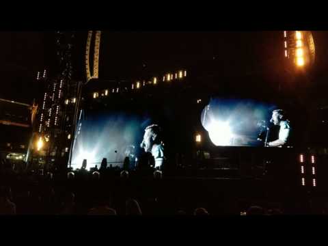 Coldplay - Linkin Park Tribute/Cover (Crawling) @ Metlife Stadium, NJ