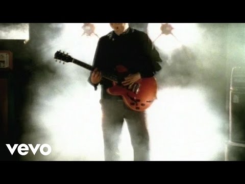 Kaiser Chiefs - I Predict A Riot (Official Video)
