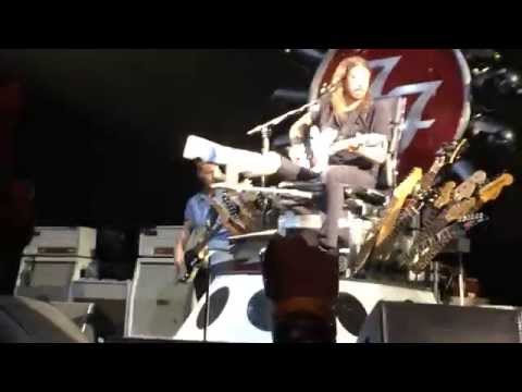 Foo Fighters lets Fan Play Drums - Big Me
