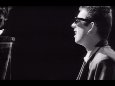 The Pogues - Fairytale Of New York (Official Video)