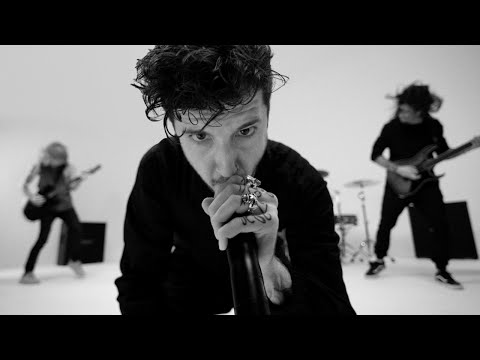 Of Mice &amp; Men - Pain (Official Music Video)