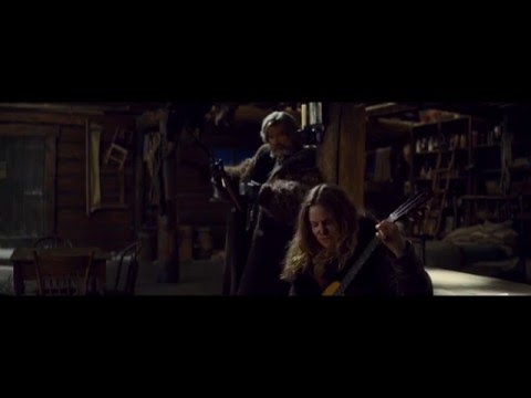 The Hateful Eight – Kurt Russell Accidentally Smashing a 145-Year-Old Guitar