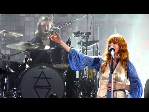 FLORENCE + THE MACHINE - All you need is love (cover)- Zénith Paris 22/12/15