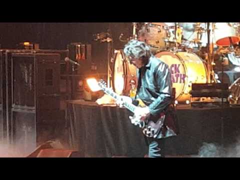 Black Sabbath - Iron Man - Full HD - Chicago - 01/22/16 - United Center