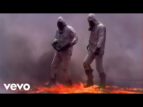 Beastie Boys - Something&#039;s Got To Give (Official Music Video)