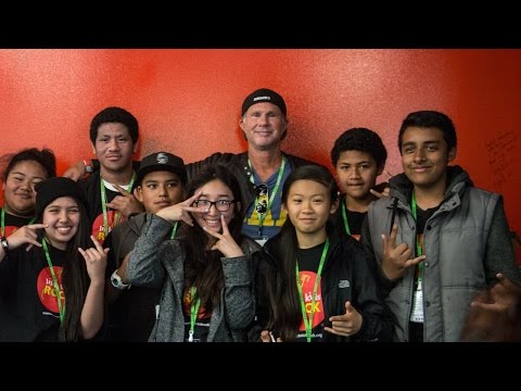 Chad Smith honored at Little Kids Rock&#039;s Benefit