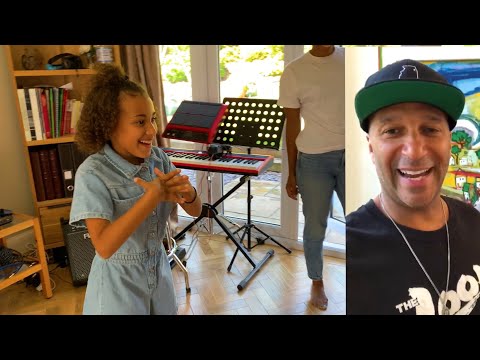 Tom Morello gifts 10 year old girl his signature Fender Stratocaster