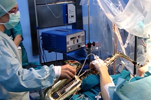 man-plays-sax-during-brain-surgery