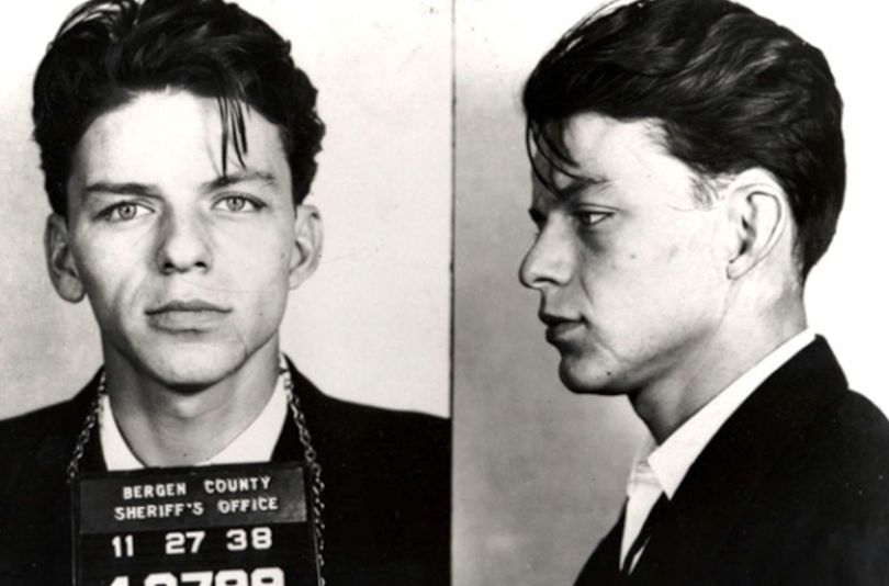 Η περιβόητη φωτογραφία της σύλληψης (mugshot) του Frank Sinatra.