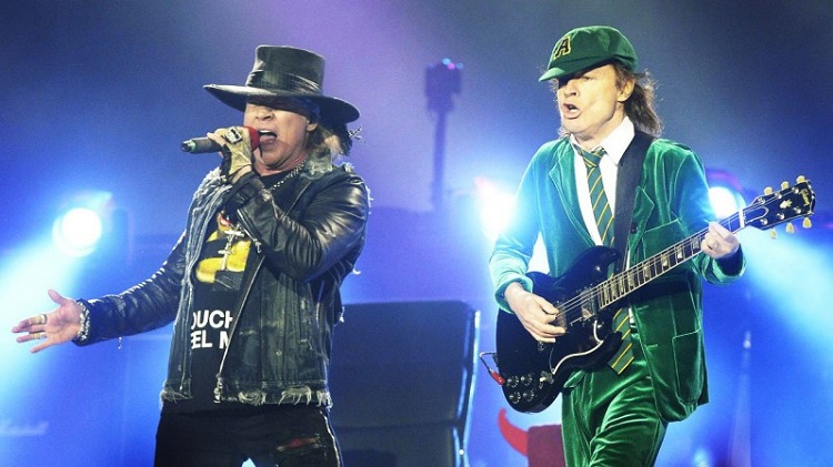 Axl Rose - Angus Young