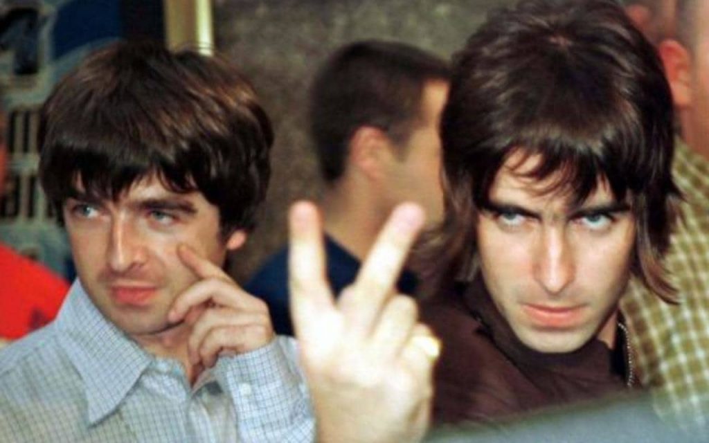 Oasis: Φωτογραφία των αδερφών Gallagher από εκείνη τη ρομαντική περίοδο της καριέρας τους.