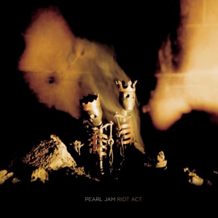 Pearl Jam - Riot Act / Εξώφυλλο