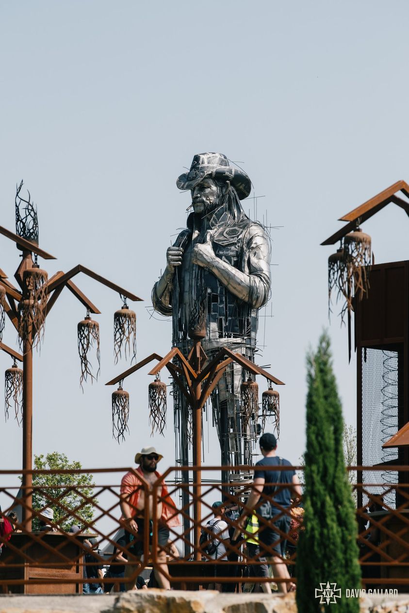 Lemmy άγαλμα στο Hellfest
